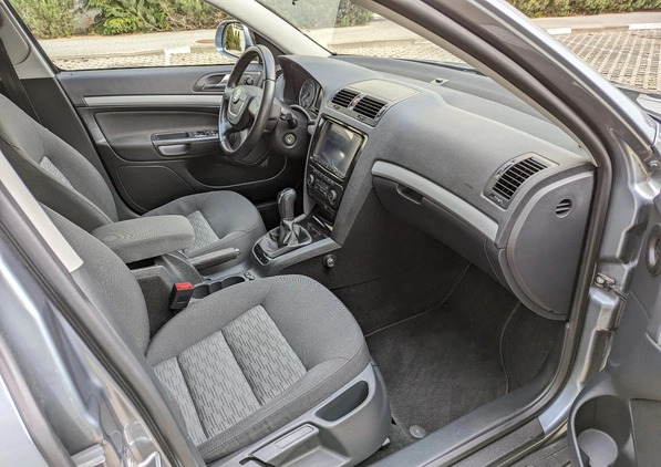 Skoda Octavia cena 26900 przebieg: 121600, rok produkcji 2012 z Wrocław małe 277